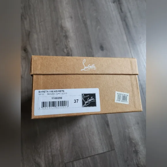 Authentic Louboutin Barretta Spike Mesh Pump with box and dust bag - Picture 4 of 15